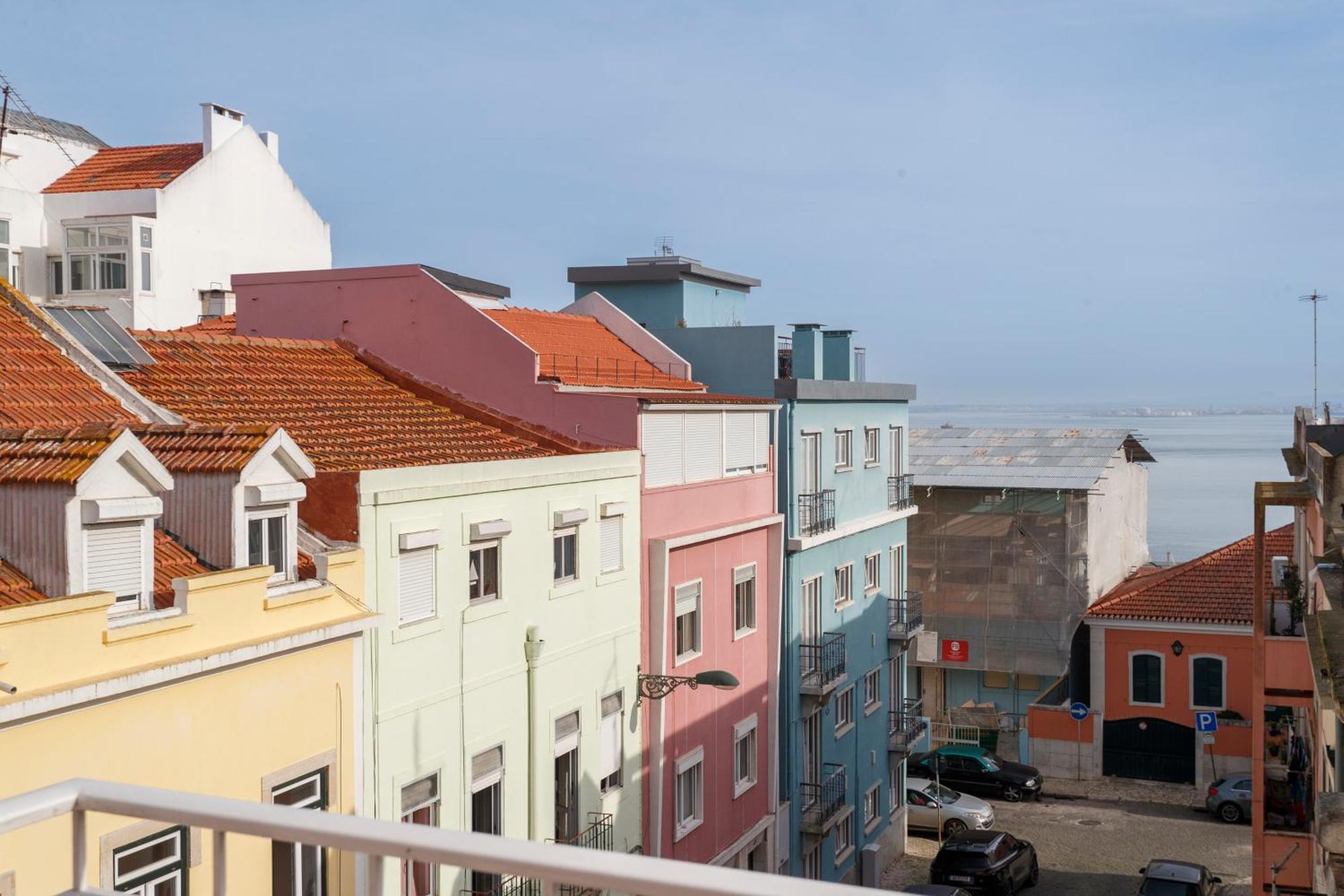 Cortes Apartment In Lisbon Historic Neighborhood Exterior photo
